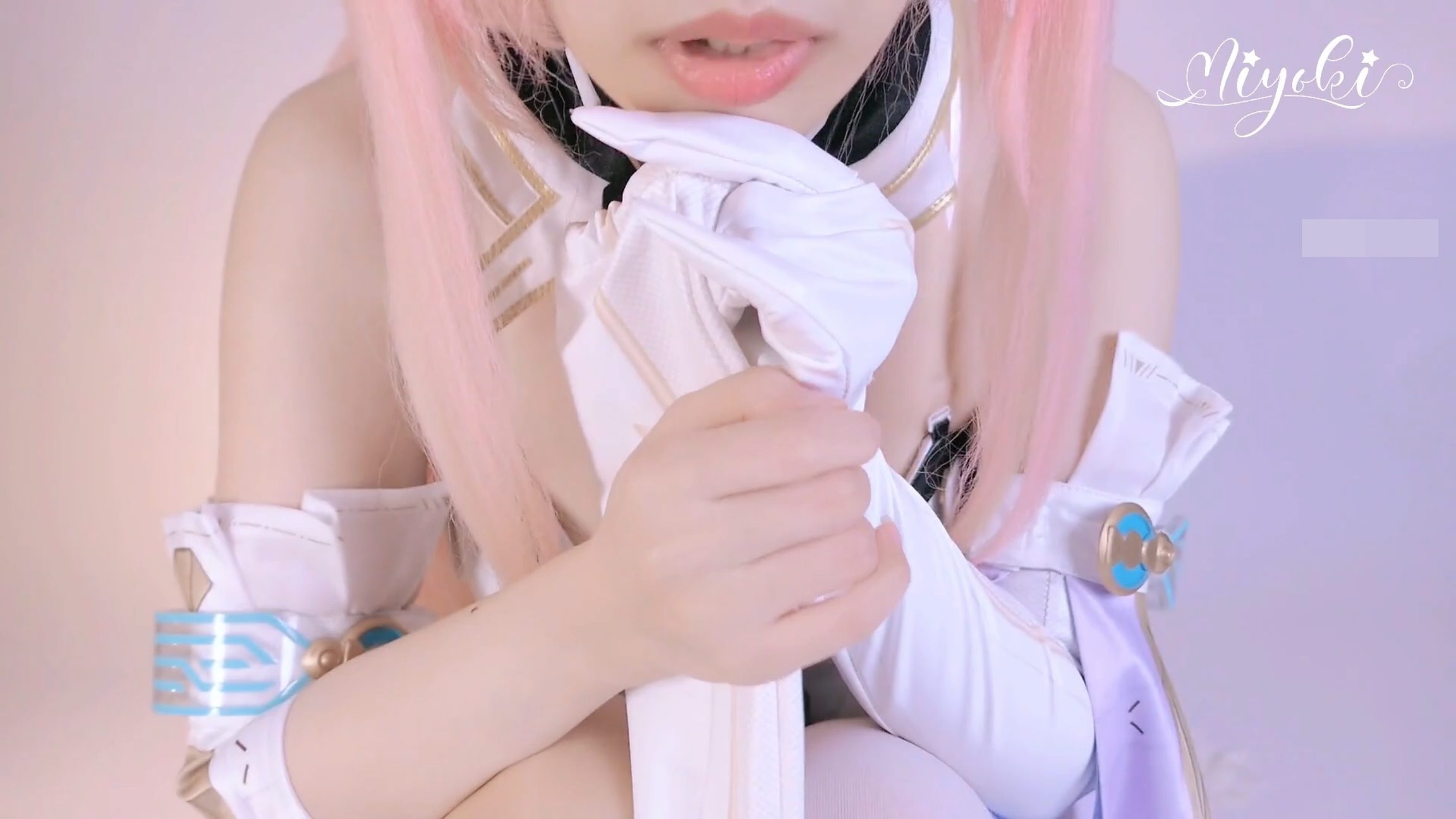 《鸣潮》埃米特造型实拍：铃木美咲冷艳气质呈现