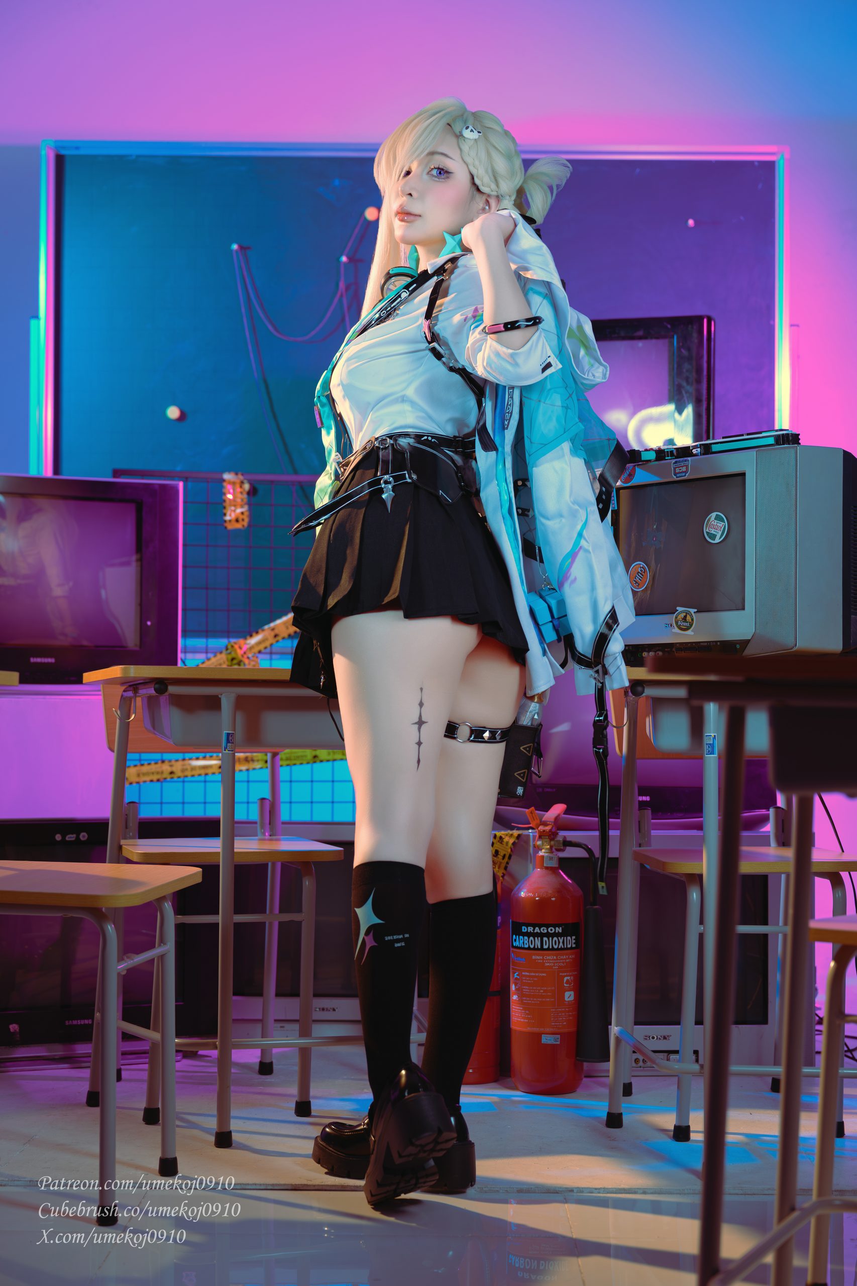 《鸣潮》琳奈：Umeko J - 第18张写真大图