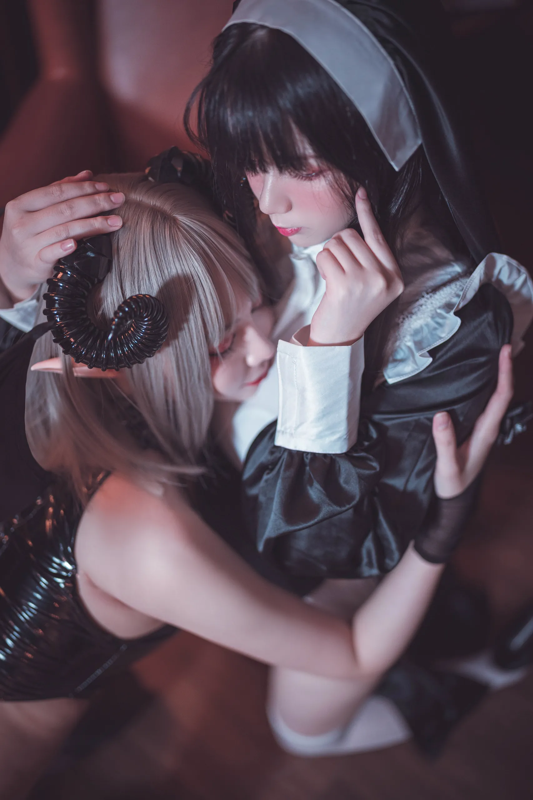 落落Raku：修女与恶魔私房 - 第15张写真大图