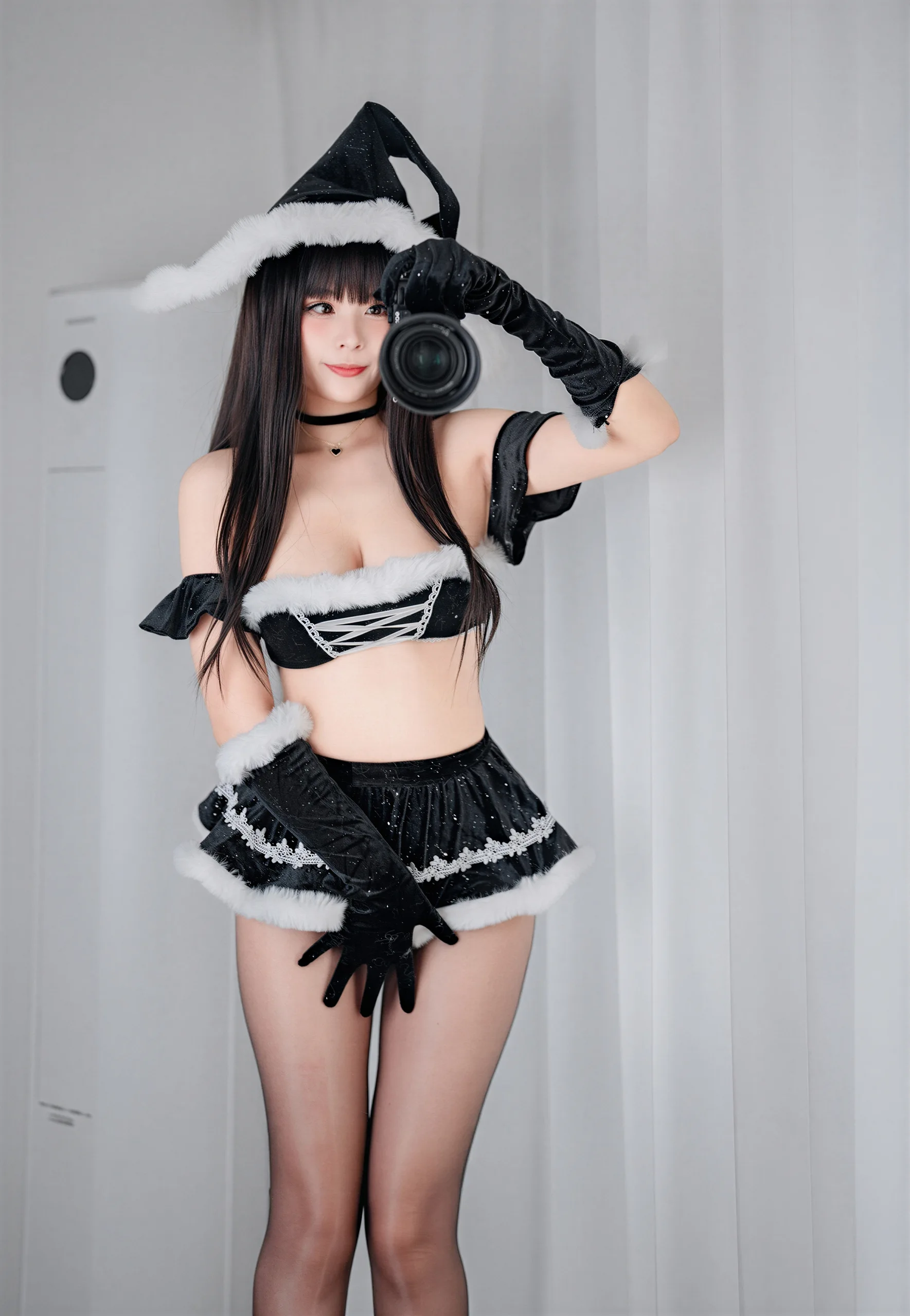 轩萧学姐 黑魔女圣诞 41P - 第36张写真大图