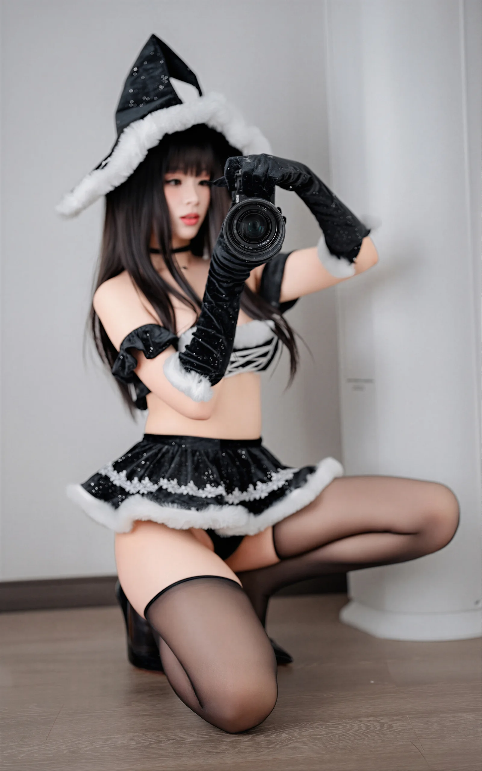 轩萧学姐 黑魔女圣诞 41P - 第6张写真大图