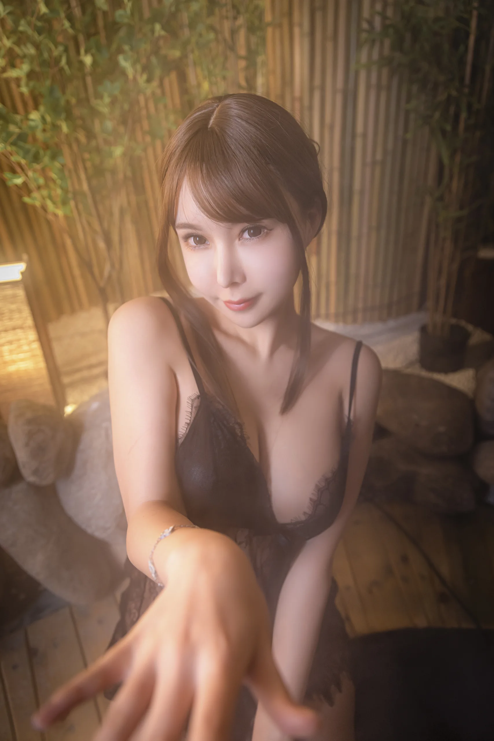 亚马逊鲶鱼 温泉黑色蕾丝 33P - 第19张写真大图
