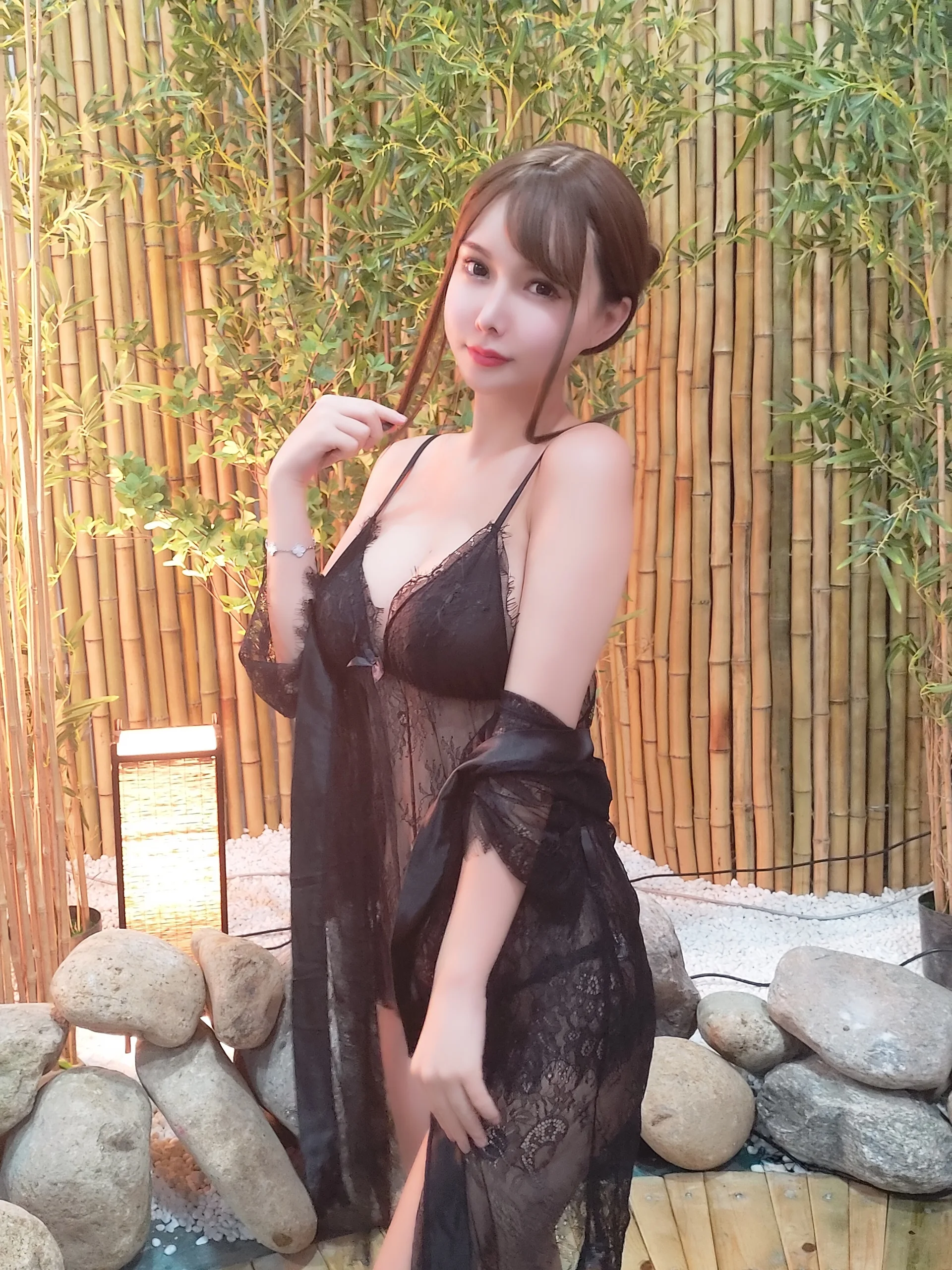 亚马逊鲶鱼 温泉黑色蕾丝 33P - 第29张写真大图