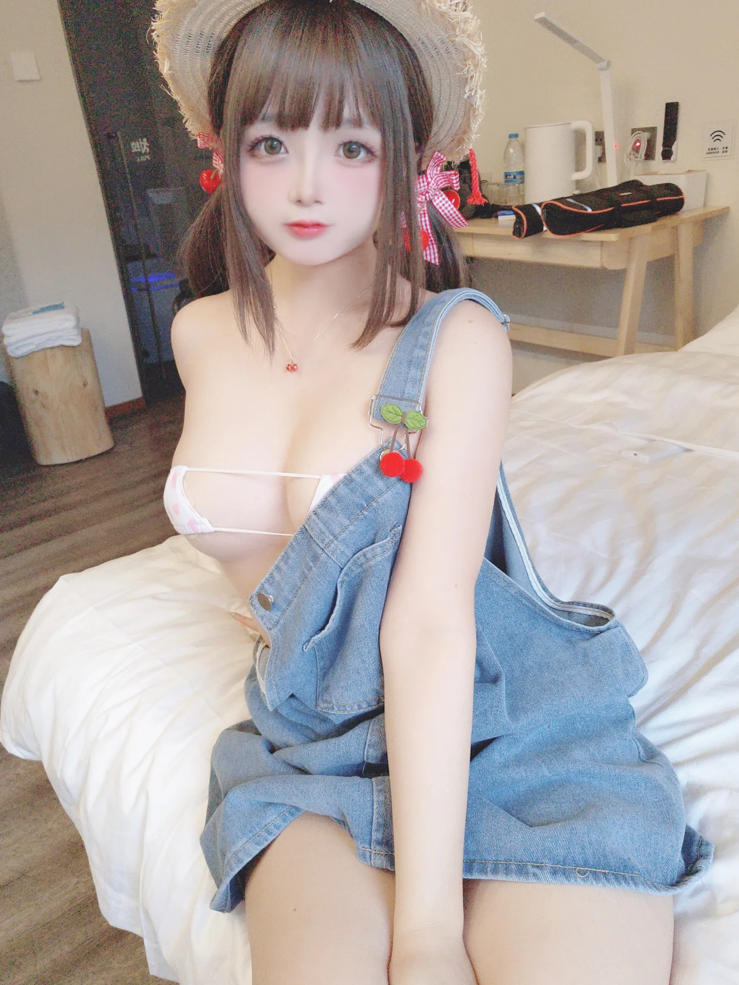 日奈娇 背带牛仔裤 - 第15张写真大图