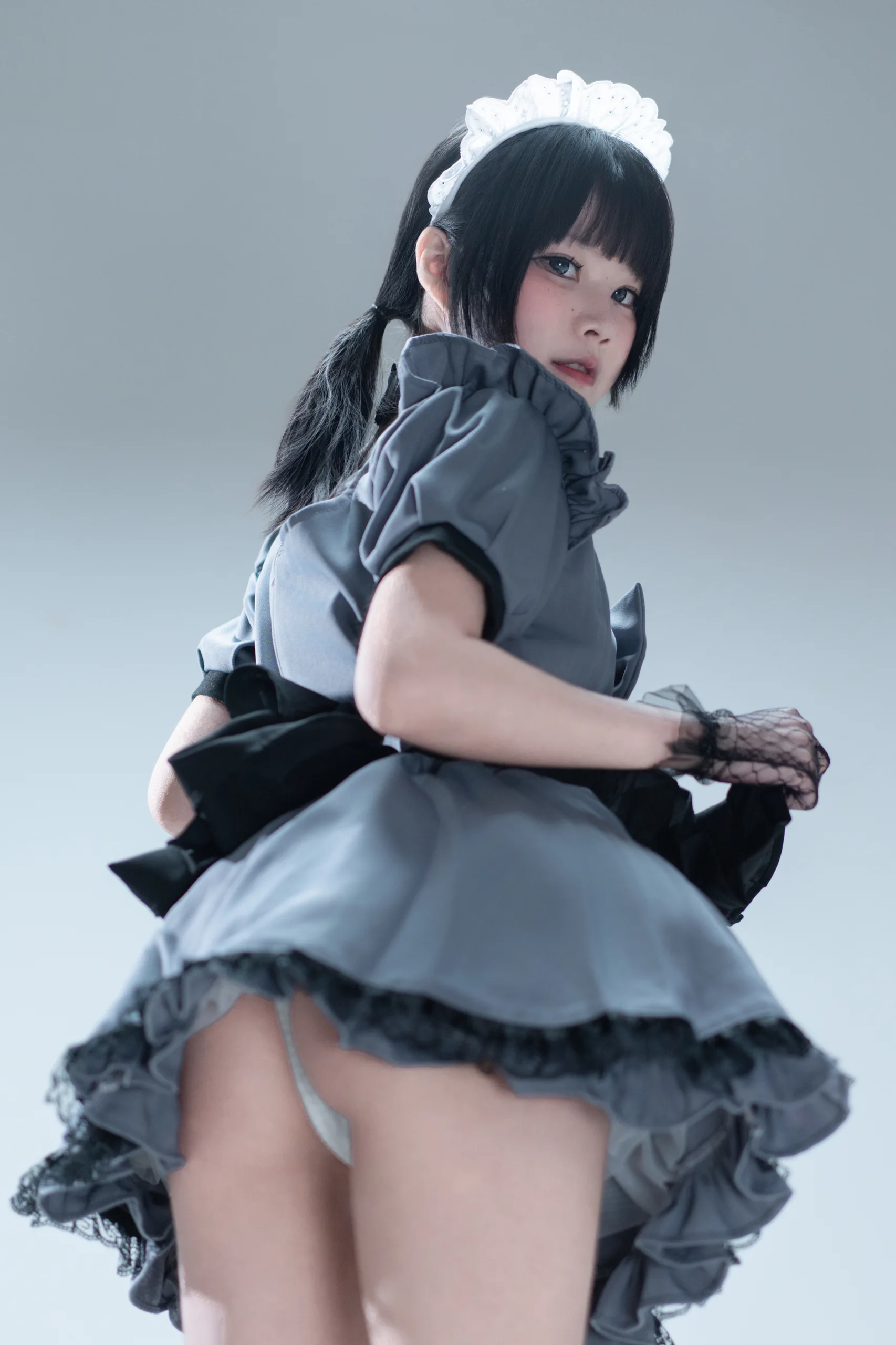 清水凪 手提箱与灰色女仆 - 第10张写真大图