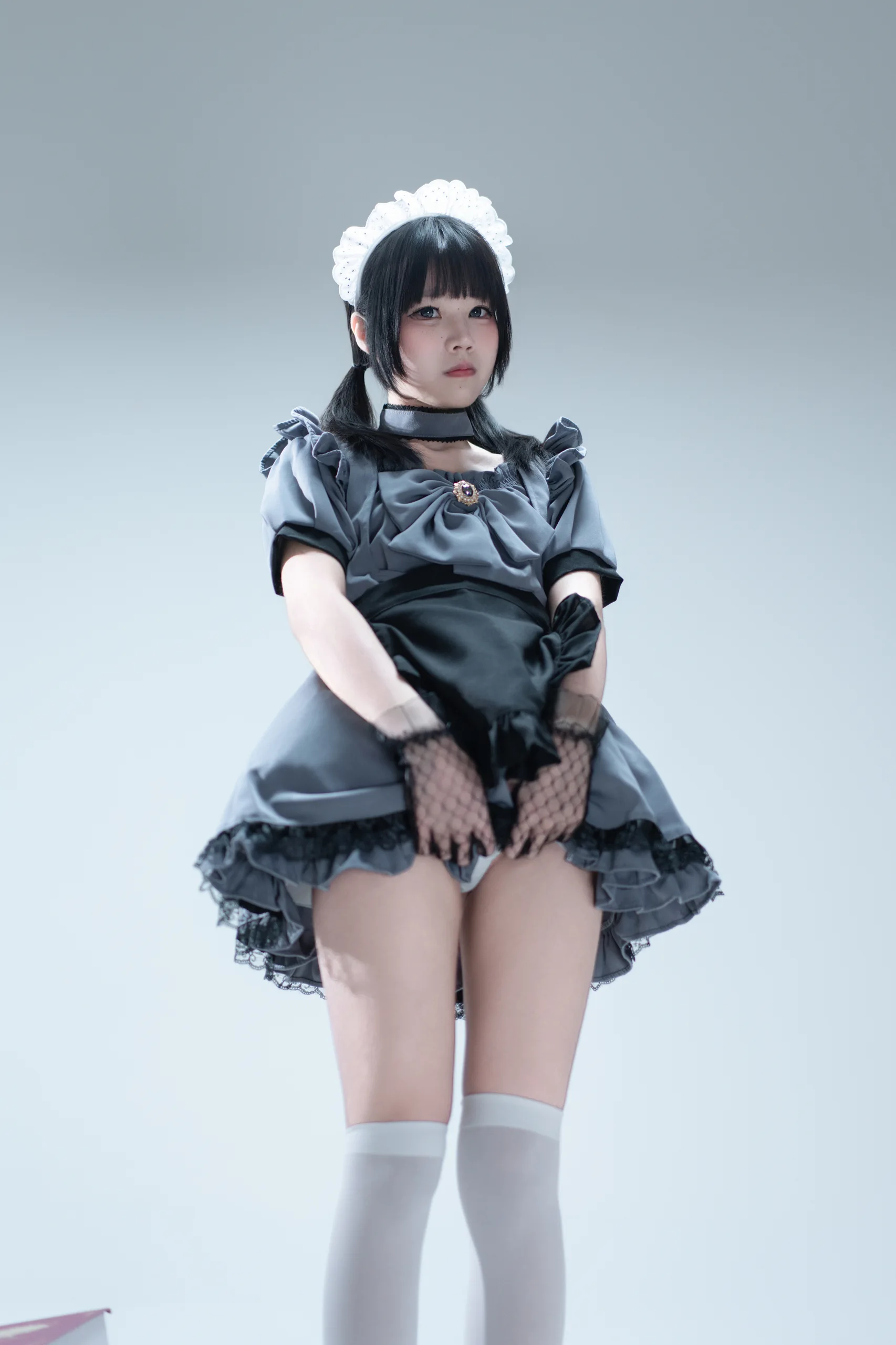 清水凪 手提箱与灰色女仆 - 第13张写真大图