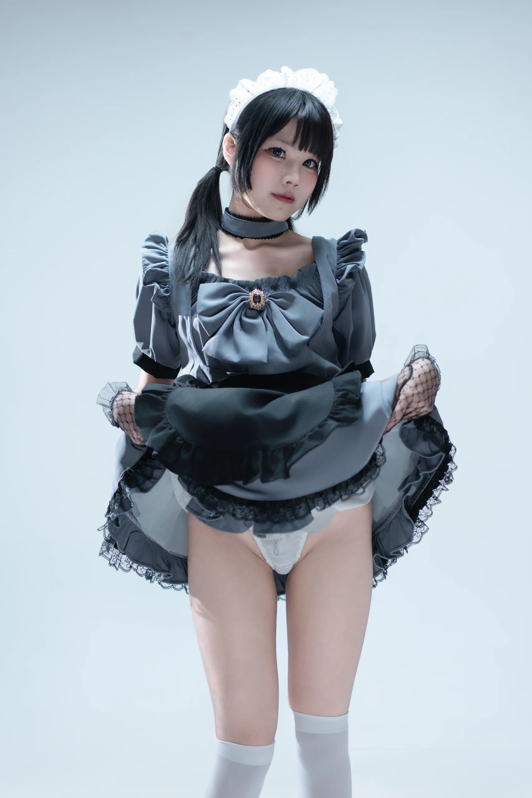清水凪 手提箱与灰色女仆 - 第17张写真大图