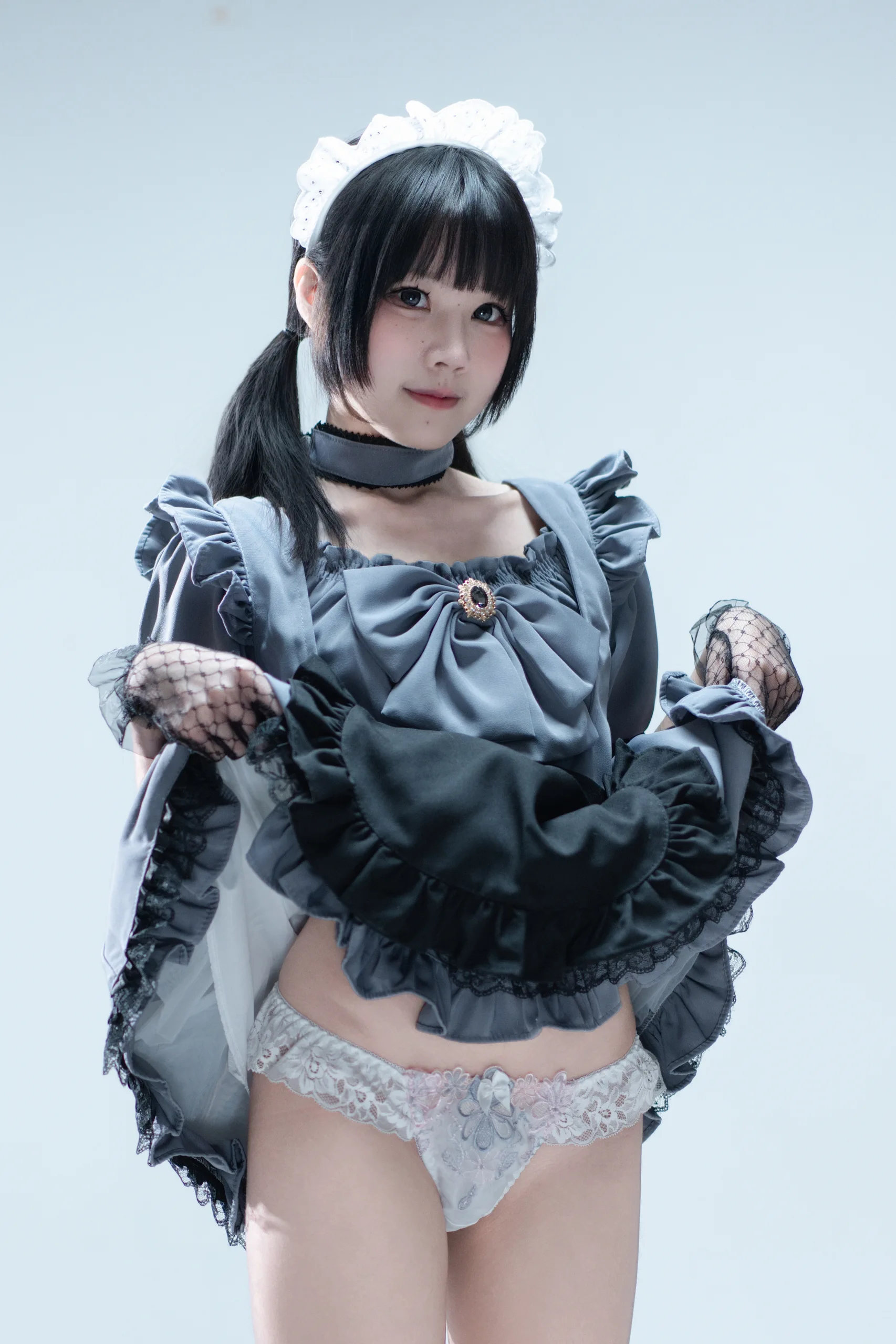 清水凪 手提箱与灰色女仆 - 第21张写真大图