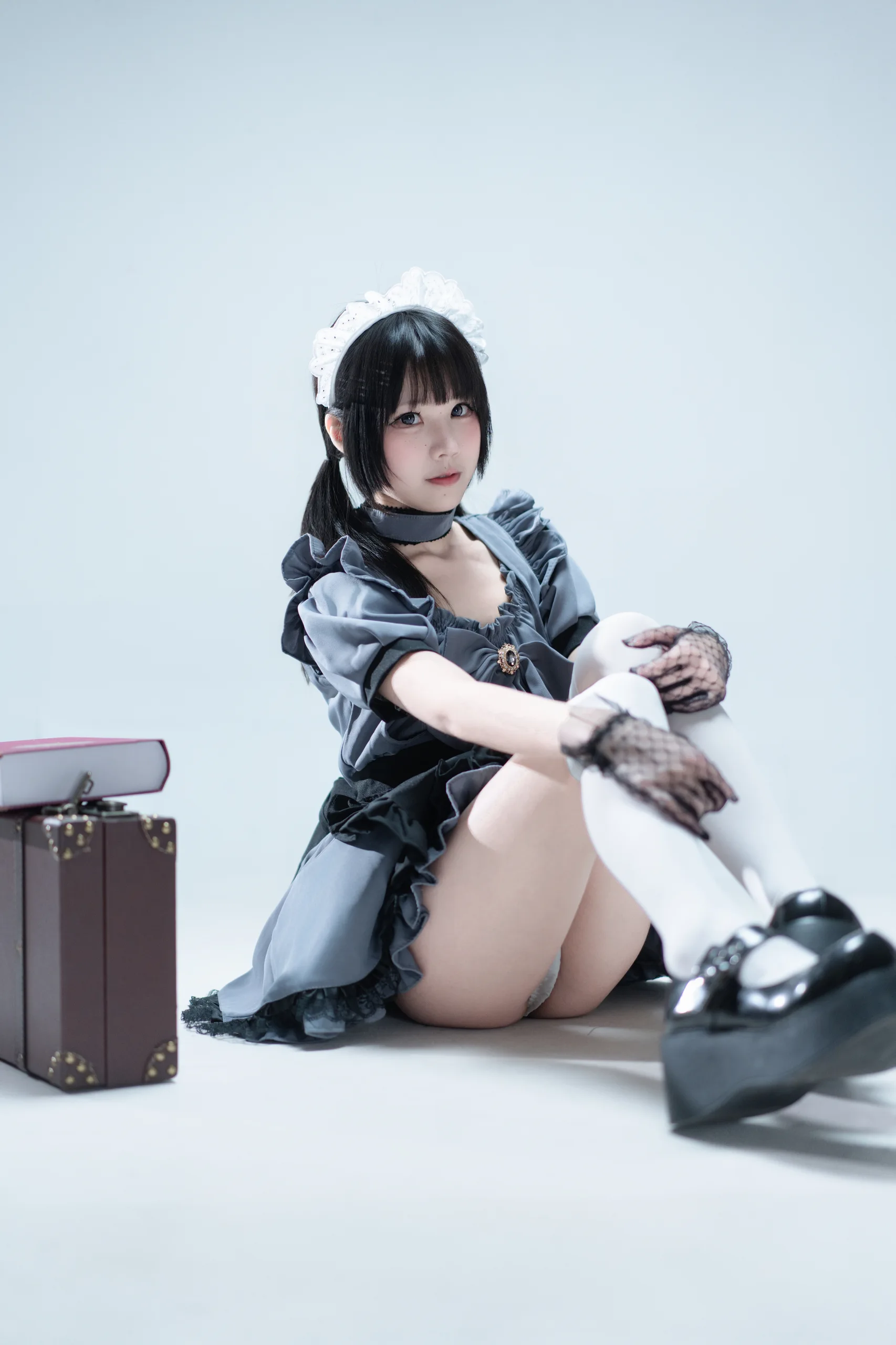 清水凪 手提箱与灰色女仆 - 第42张写真大图