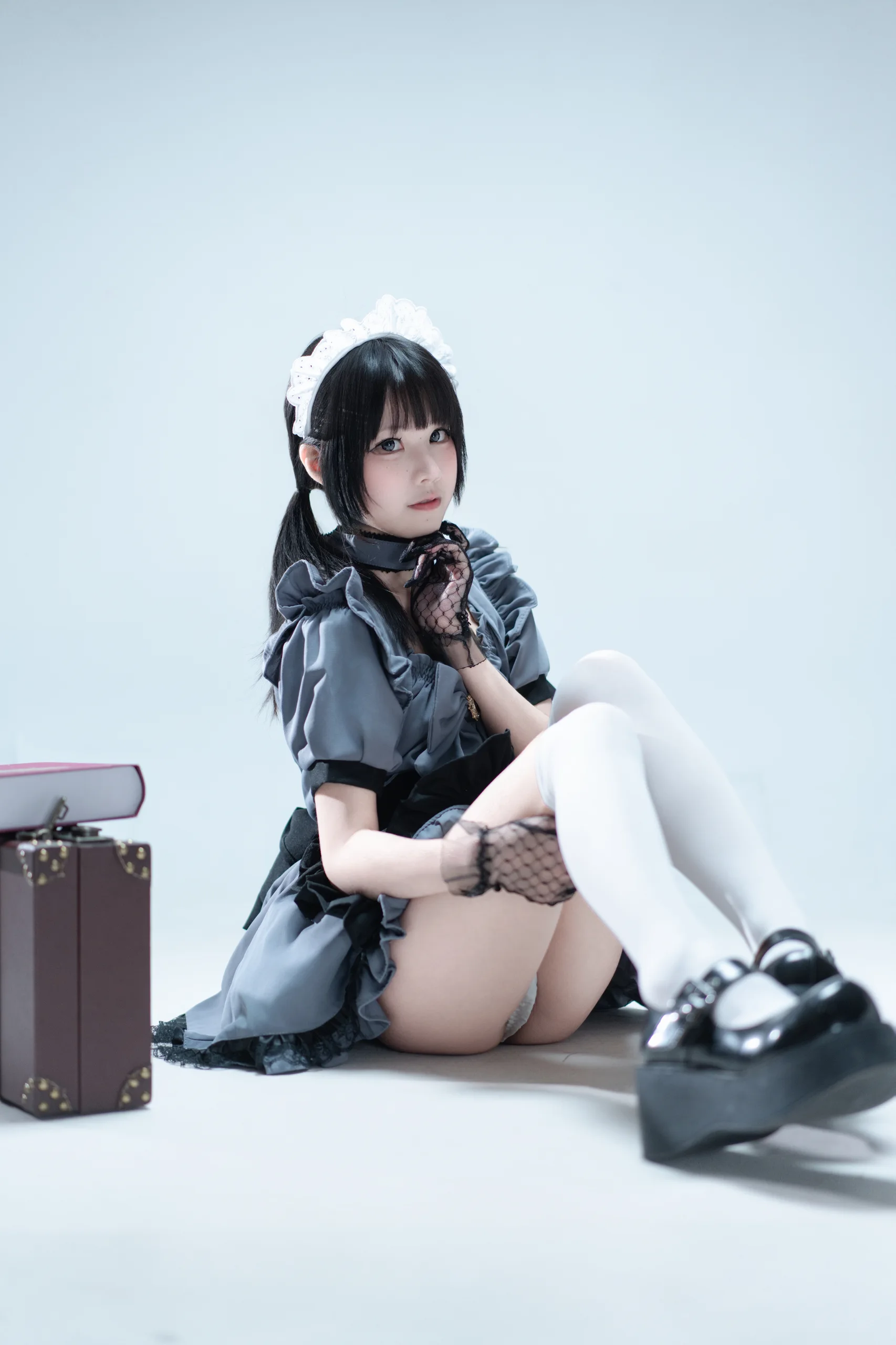 清水凪 手提箱与灰色女仆 - 第43张写真大图
