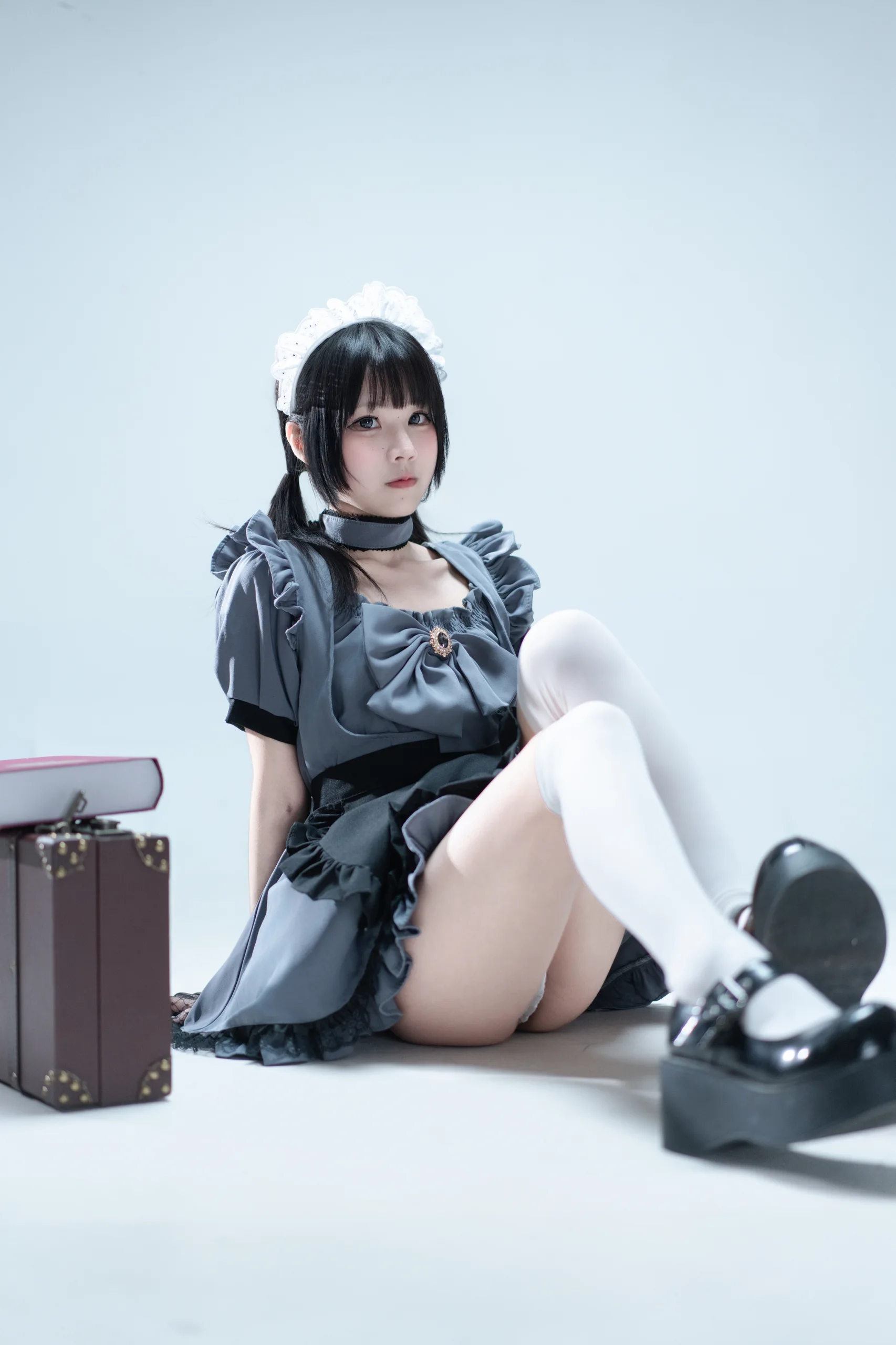 清水凪 手提箱与灰色女仆 - 第44张写真大图
