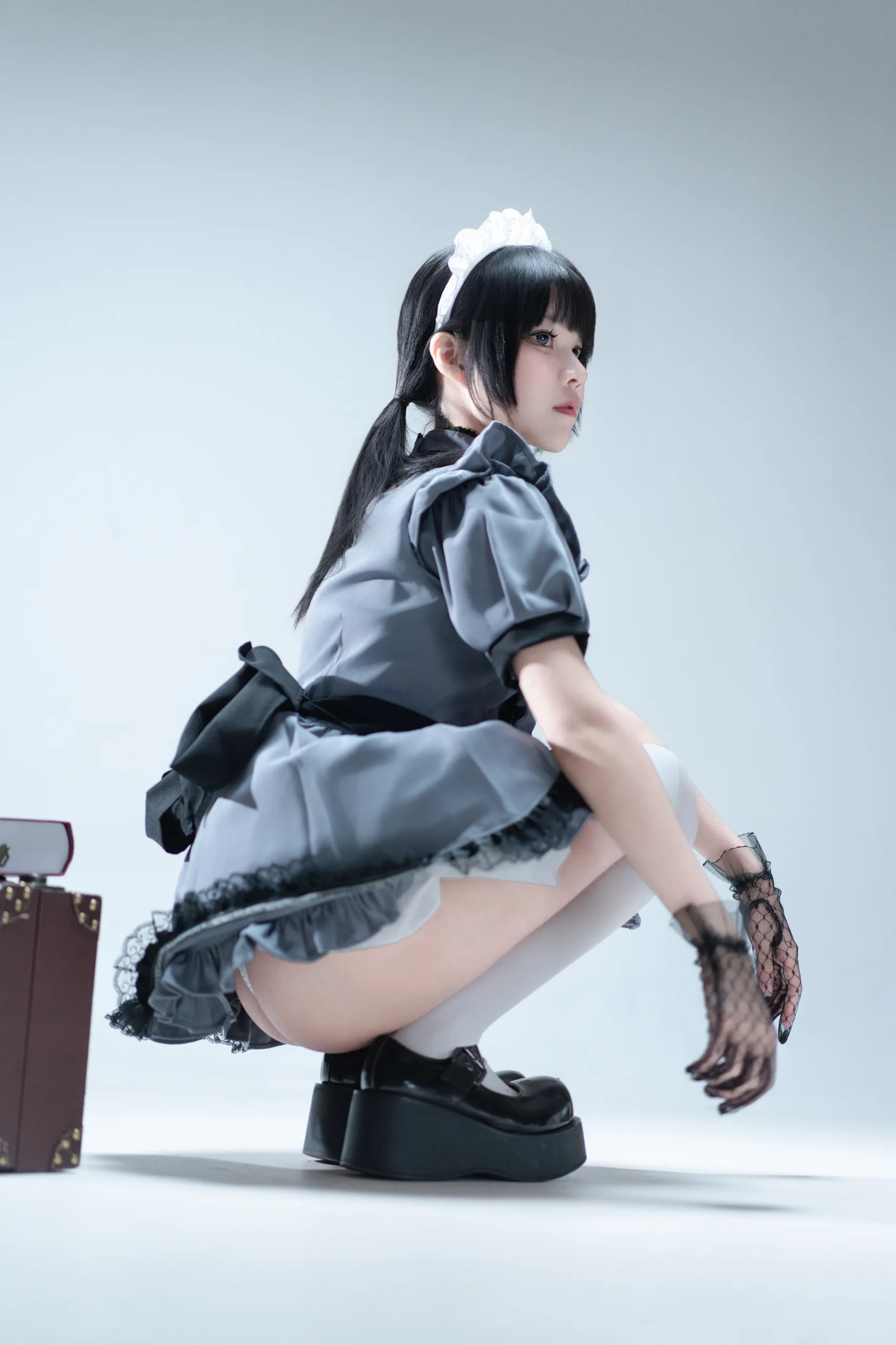 清水凪 手提箱与灰色女仆 - 第48张写真大图