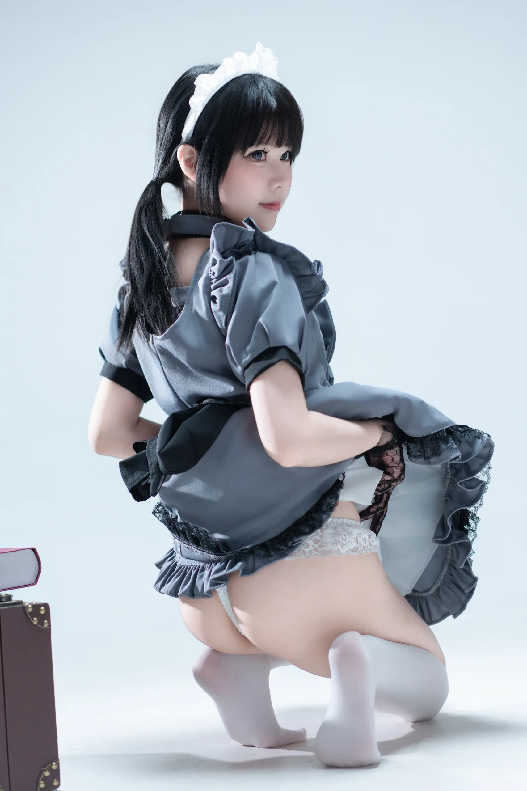 清水凪 手提箱与灰色女仆 - 第51张写真大图