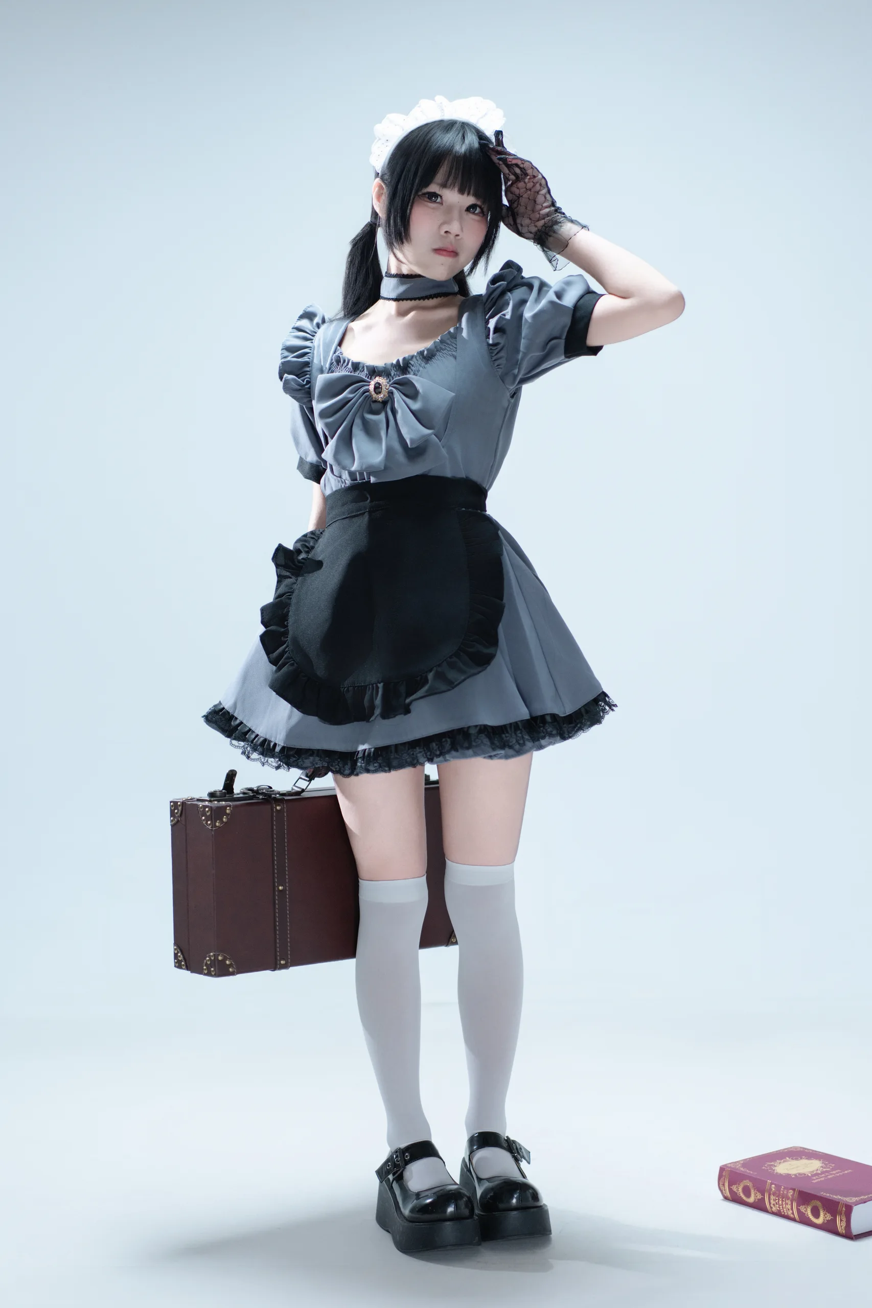 清水凪 手提箱与灰色女仆 - 第56张写真大图