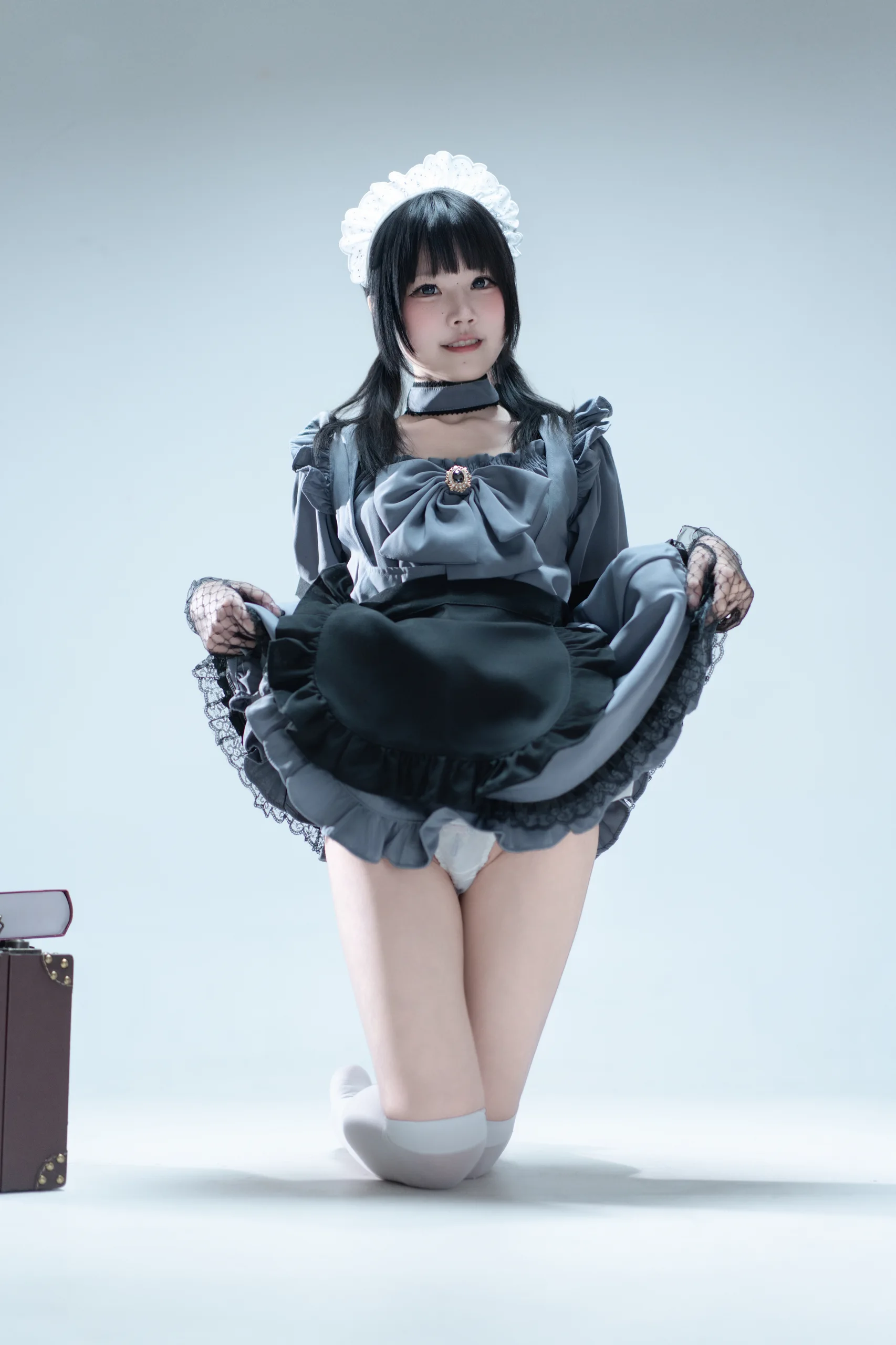清水凪 手提箱与灰色女仆 - 第57张写真大图