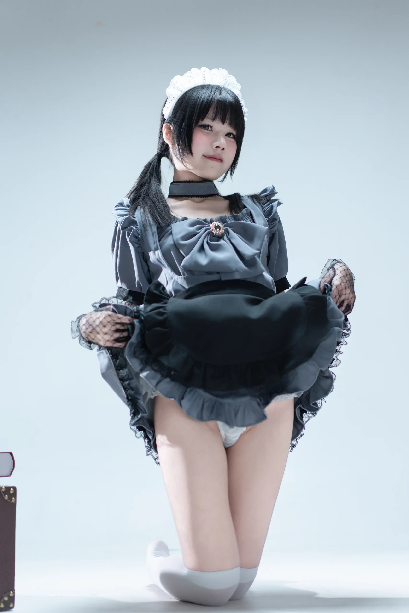 清水凪 手提箱与灰色女仆 - 第59张写真大图