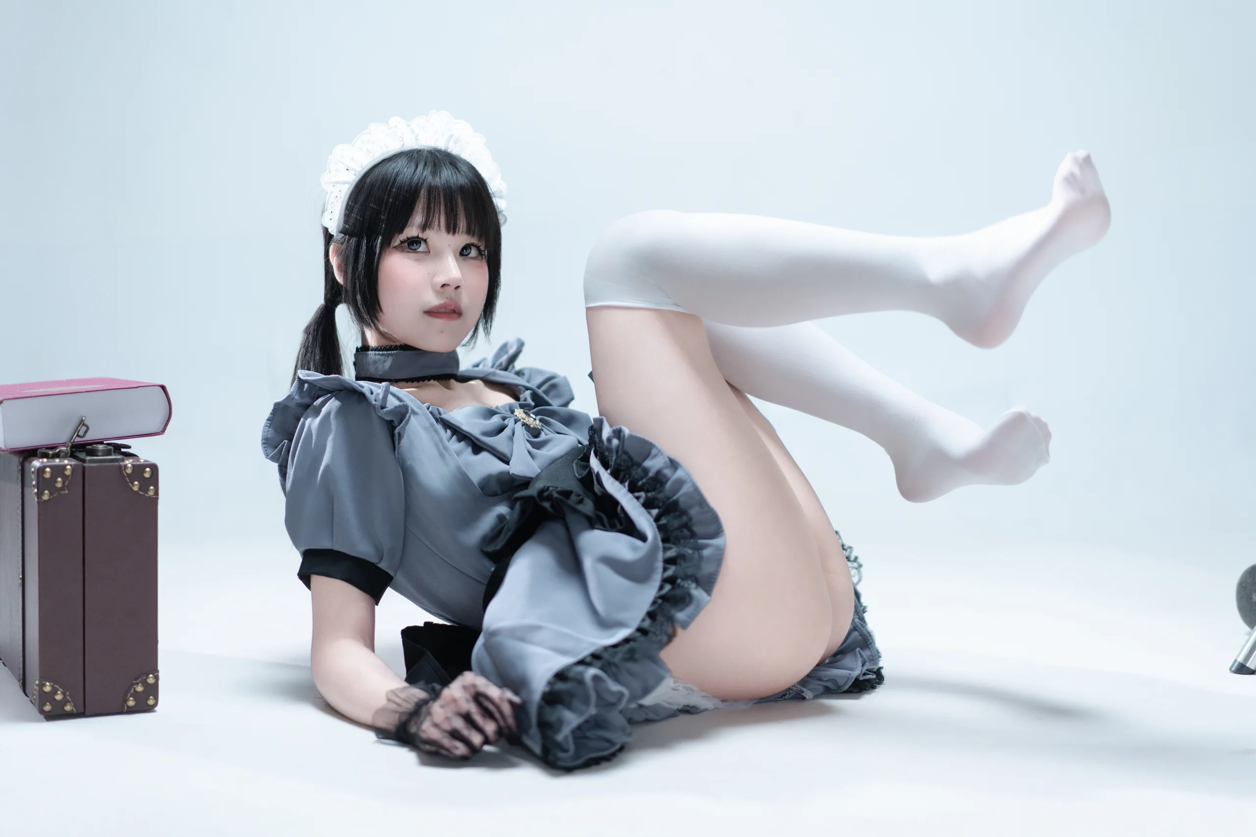 清水凪 手提箱与灰色女仆 - 第69张写真大图