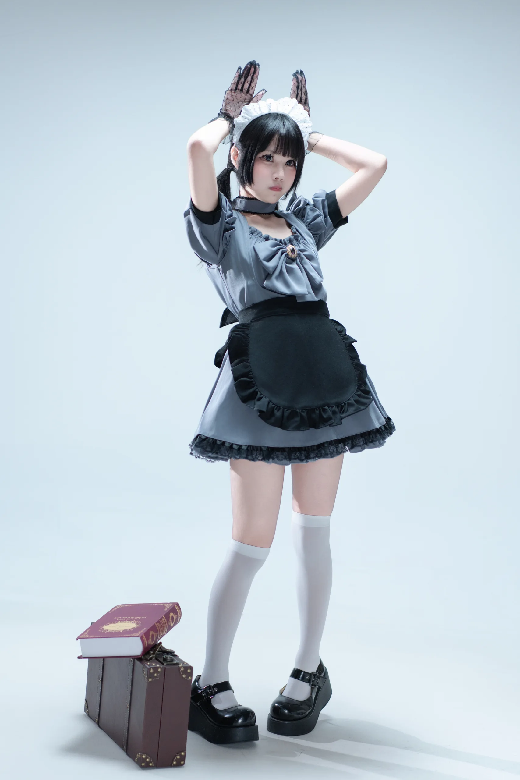 清水凪 手提箱与灰色女仆 - 第80张写真大图