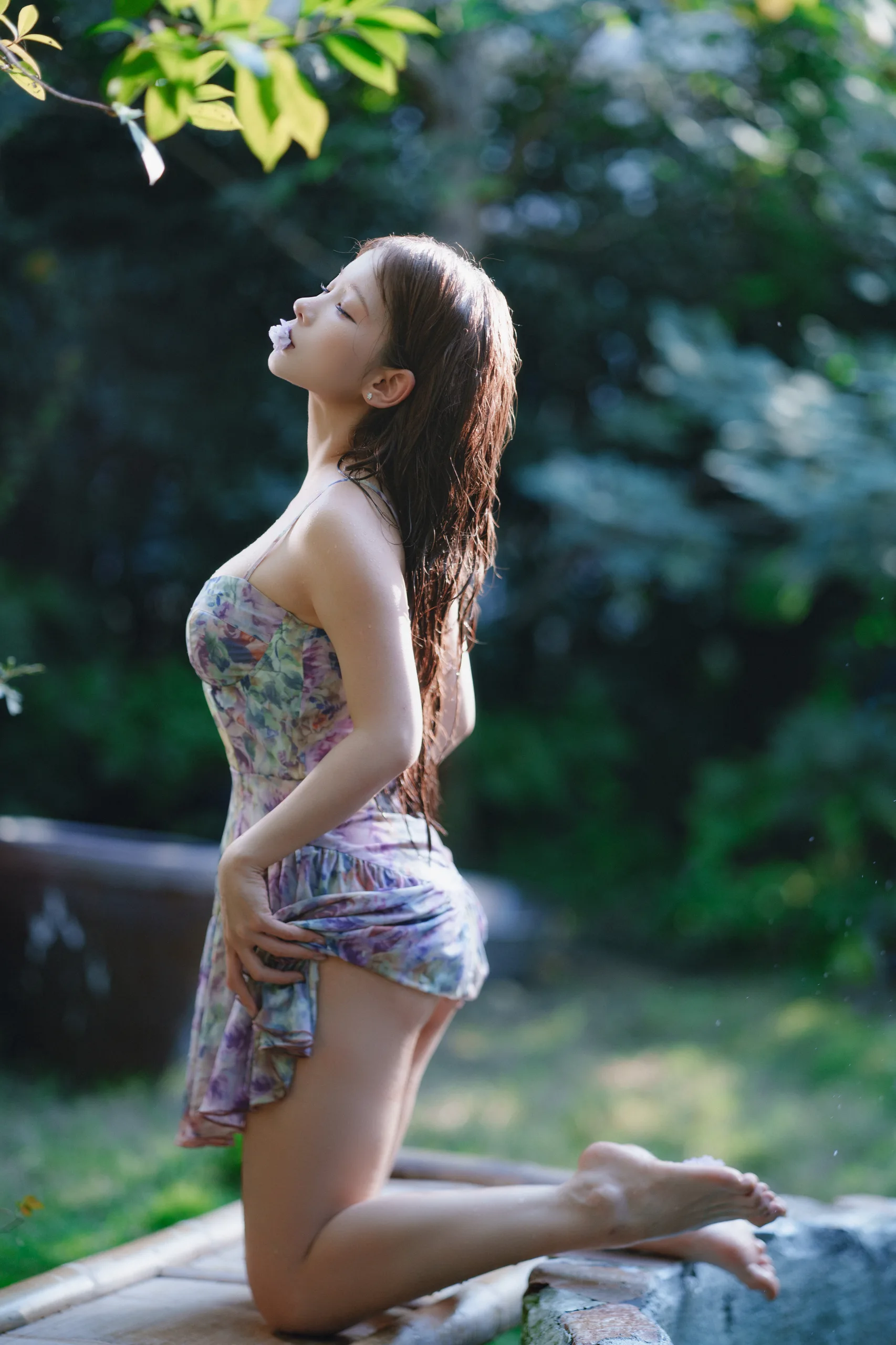蠢沫沫 水池碎花裙 - 第8张写真大图