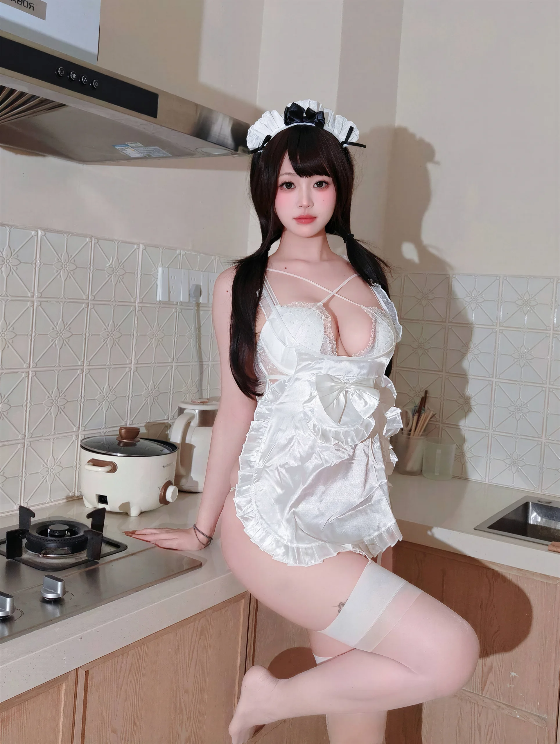 麻薯好吃 白蕾丝女仆 52P (2) - 第12张写真大图