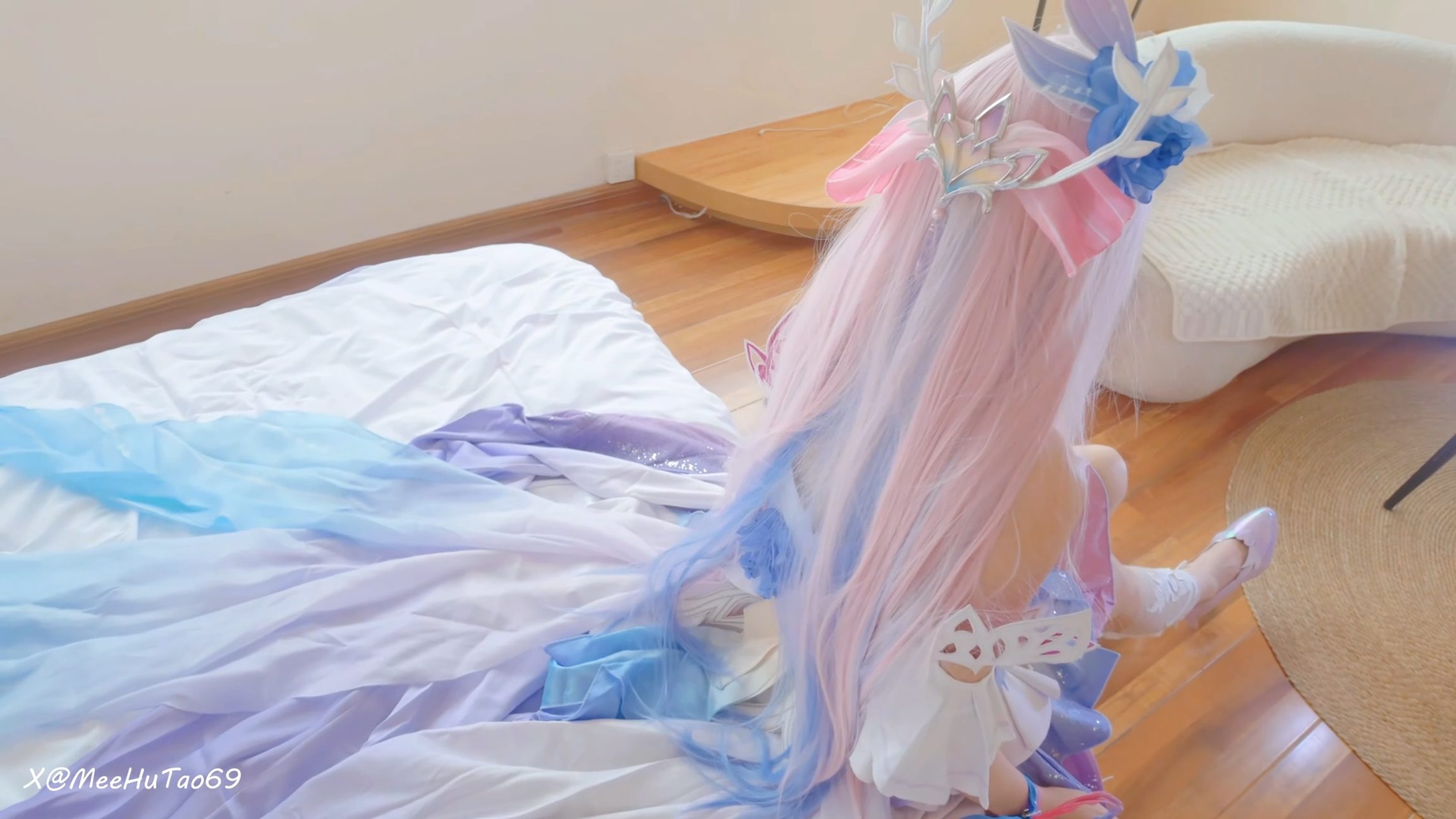 《崩坏：星穹铁道》赛琳COS正片：米胡桃精细服饰呈现 - 第1张写真大图