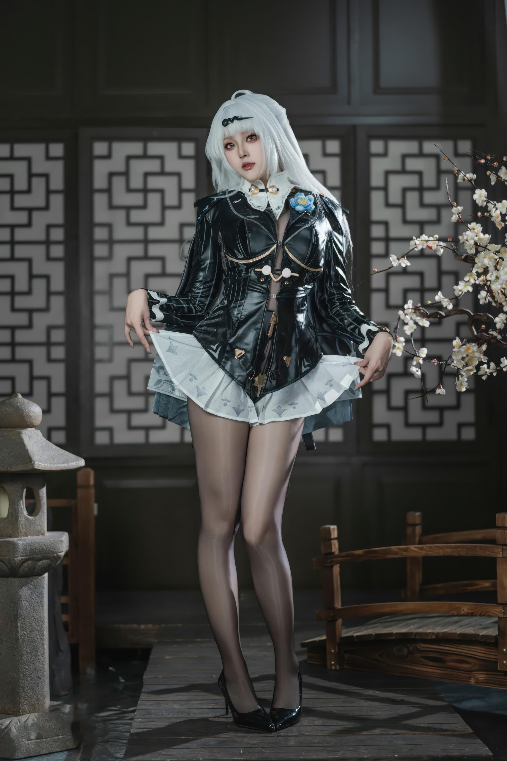 《绝区零》弈萱造型实拍：夏夏子冷艳气质展示 - 第12张写真大图