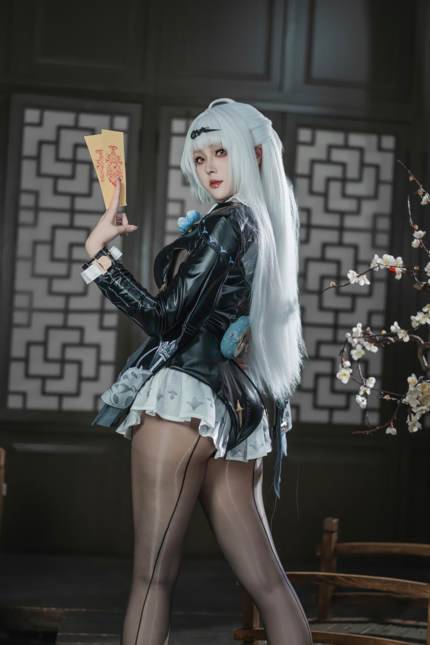 《绝区零》弈萱造型实拍：夏夏子冷艳气质展示 - 第6张写真大图