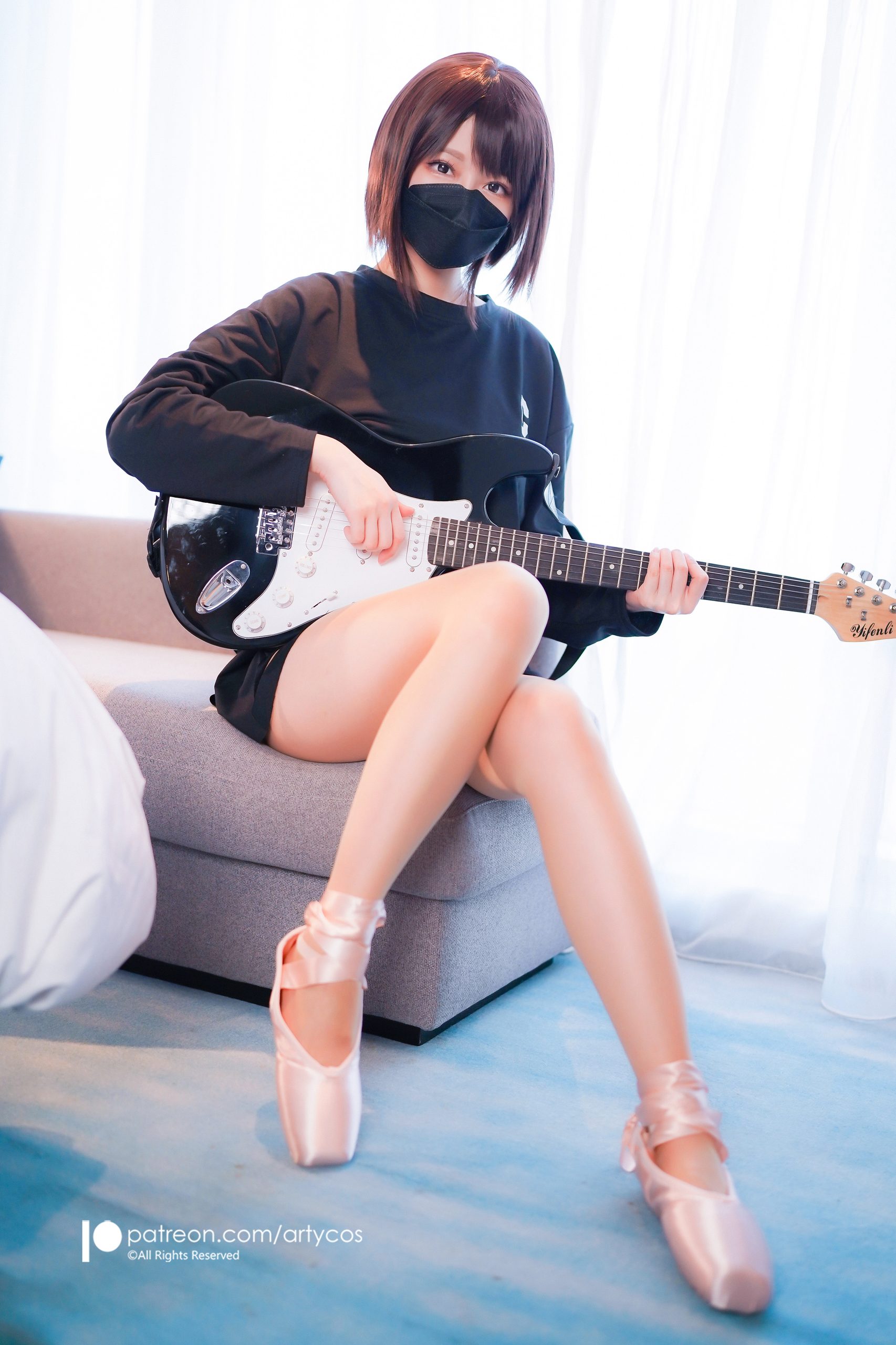 吉他妹妹视觉呈现：亚缇高定还原特写 - 第1张写真大图