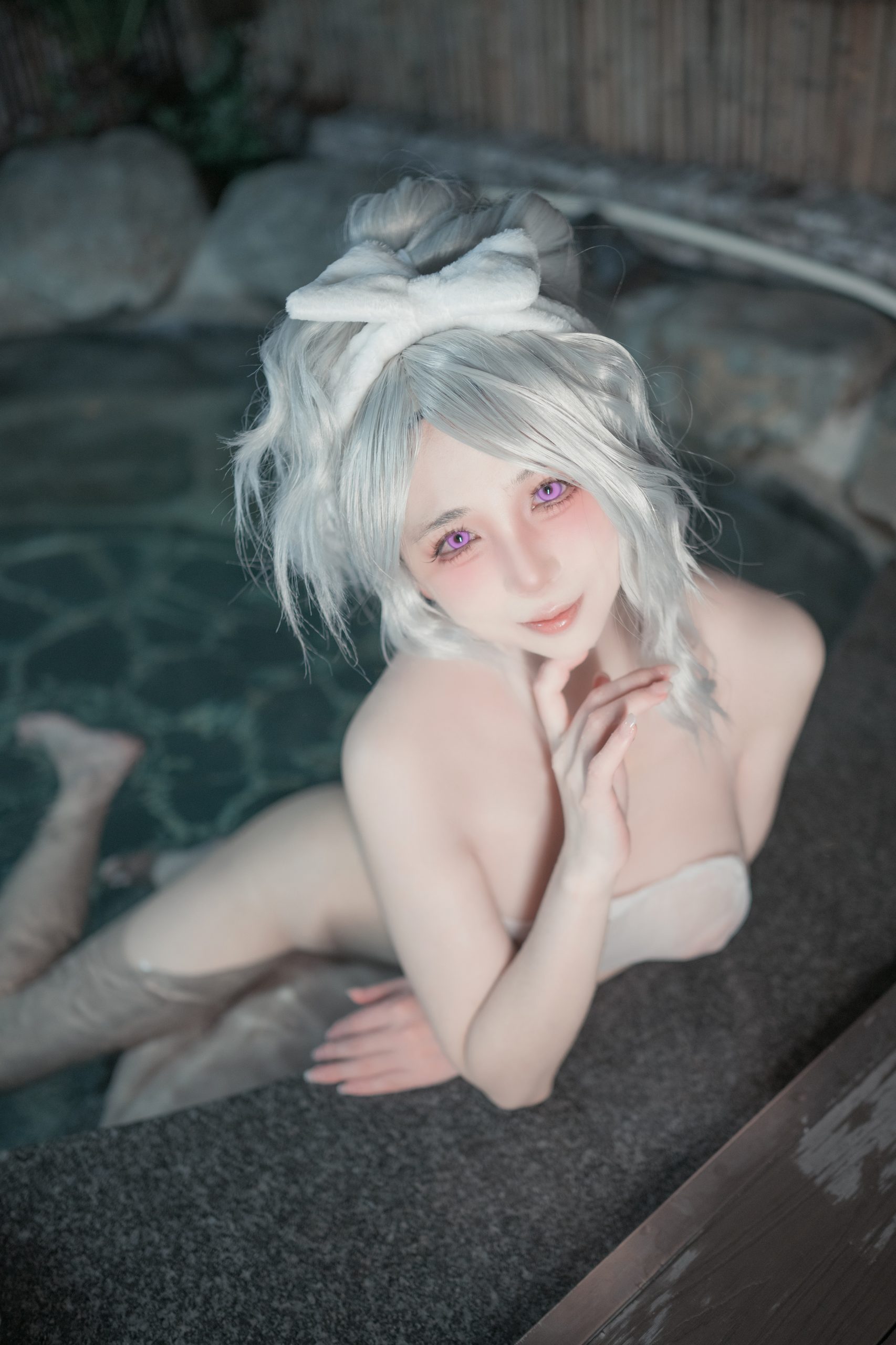 温泉写真版不想起床COS正片：夏鸽鸽神髓还原呈现 - 第5张写真大图
