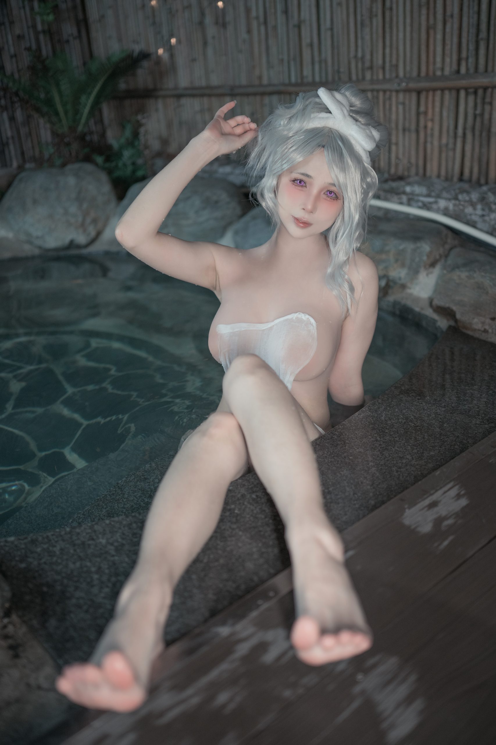 温泉写真版不想起床COS正片：夏鸽鸽神髓还原呈现 - 第7张写真大图